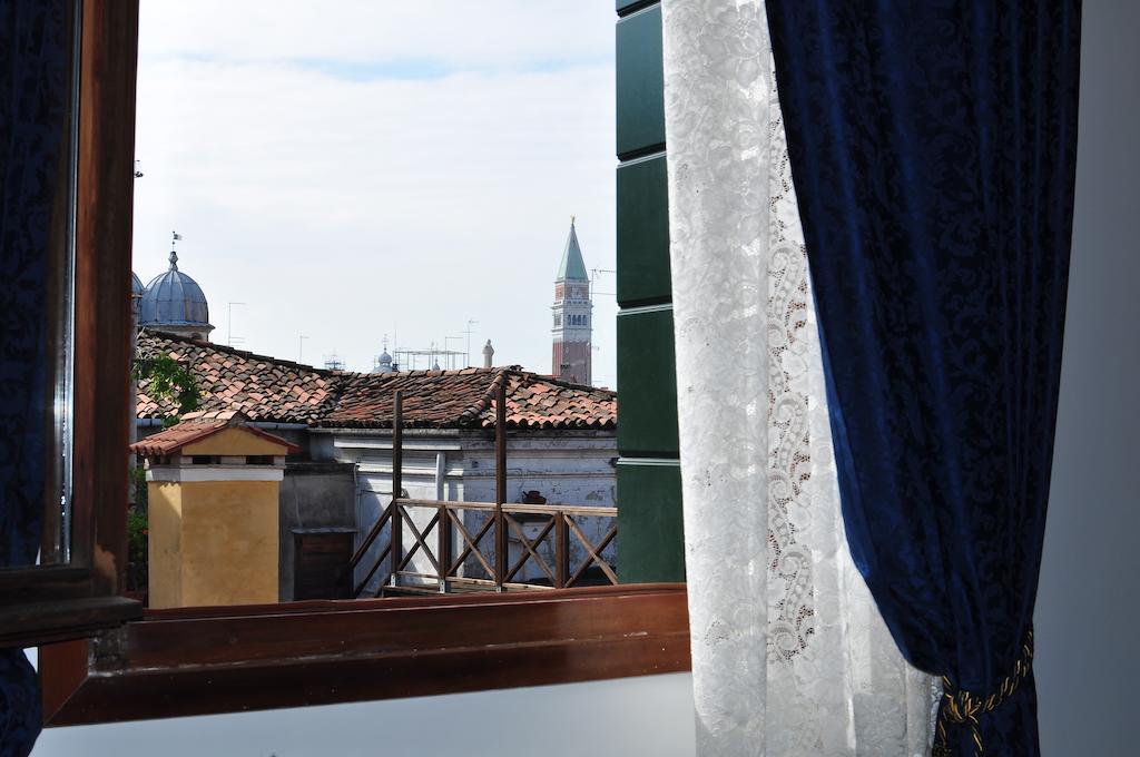البندقية B&B La Terrazza Dei Miracoli الغرفة الصورة